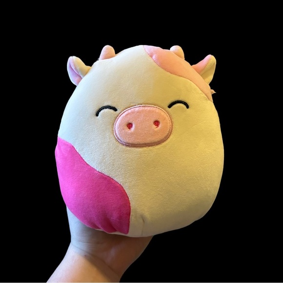 Caedyn the Cow (eyes closed version) 8-inch Original Squishmallow NWT - Picture 9 of 11